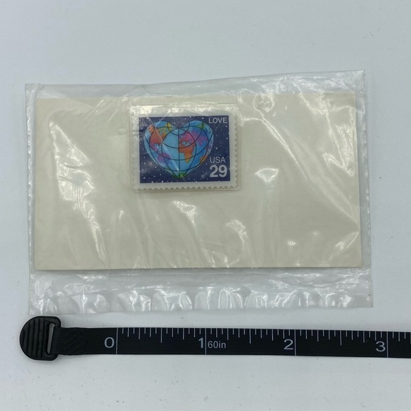 Vintage USPS Love Planet Earth USA 29 Laminated Stamp Pin - Picture 5 of 6
